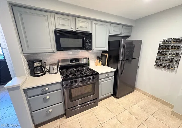 Photo 3 of Sale Pending at 1885 Ridge Meadow Ct, Twinsburg, OH 44087 | MLS# 5241937 | Listing updated on 2026-09-28
