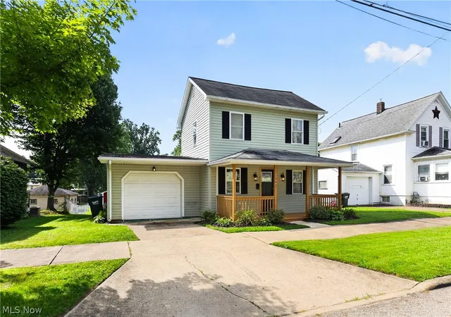 Photo 3 of Sale Pending at 343 W 8th Street, Salem, OH 44460 | MLS# 5241873 | Listing updated on 2026-09-18