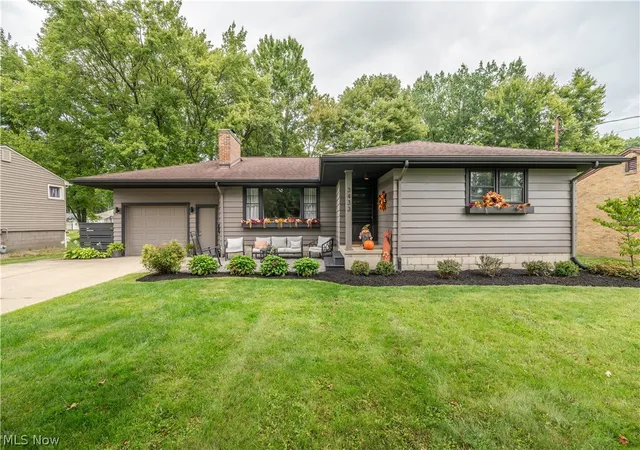 Photo 1 of Sale Pending at 3433 Bentwillow Ln, Youngstown, OH 44511 | MLS# 5241952 | Listing updated on 2026-09-08