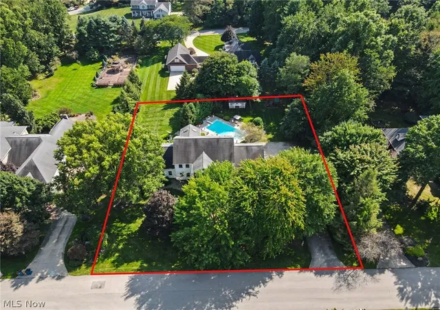 Photo 3 of Single family home for sale at 2101 Pearce Cir, Salem, OH 44460 | MLS# 5242062 | Listing updated on 2026-09-03