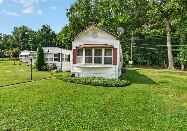 Photo 2 of Single family home for sale at 1219 Pasadena Blvd Nw, North Canton, OH 44720 | MLS# 5242135 | Listing updated on 2026-10-07