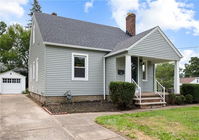 Photo 2 of Sale Pending at 731 W 32nd Street, Lorain, OH 44052 | MLS# 5241396 | Listing updated on 2026-09-21