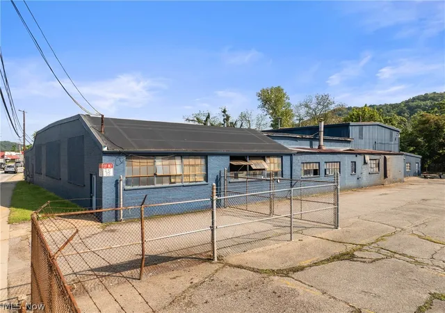 Photo 3 of Single family home for sale at 1702 Wheeling Ave, Glen Dale, WV 26038 | MLS# 5242209 | Listing updated on 2026-09-03