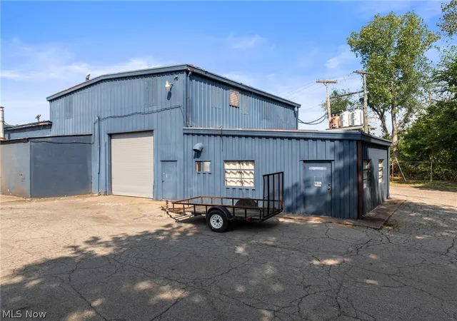 Photo 3 of Single family home for sale at 1702 Wheeling Ave, Glen Dale, WV 26038 | MLS# 5242209 | Listing updated on 2026-09-03