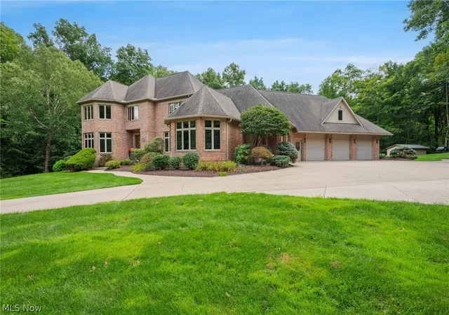 Photo 2 of Single family home for sale at 1088 River Woods Dr, Hinckley, OH 44233 | MLS# 5238969 | Listing updated on 2026-09-10