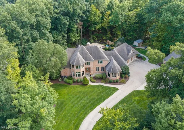 Photo 3 of Single family home for sale at 1088 River Woods Dr, Hinckley, OH 44233 | MLS# 5238969 | Listing updated on 2026-09-10
