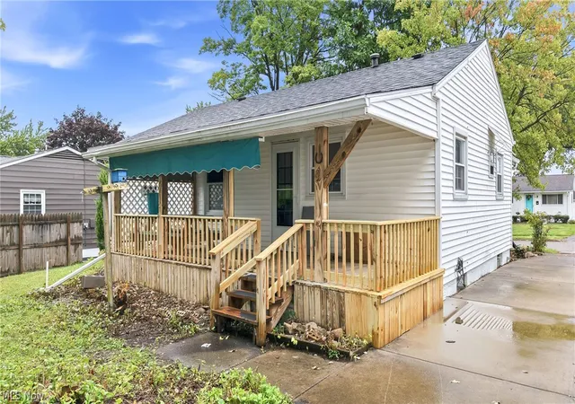 Photo 2 of Single family home for sale at 682 Burdie Dr, Hubbard, OH 44425 | MLS# 5242212 | Listing updated on 2026-10-01