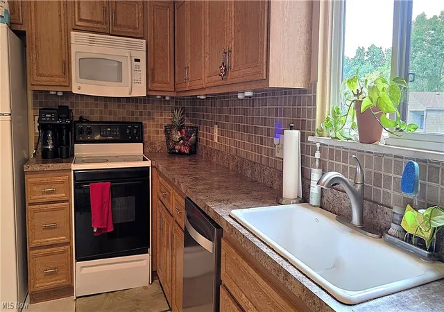Photo 3 of Condo for sale at 138 Kimrose Ln, Broadview Heights, OH 44147 | MLS# 5241769 | Listing updated on 2026-09-30