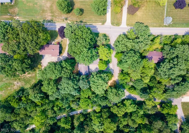 Photo 3 of Single family home for sale at 2912 Edelweiss Dr NW, Sugarcreek, OH 44681 | MLS# 5242181 | Listing updated on 2026-09-28