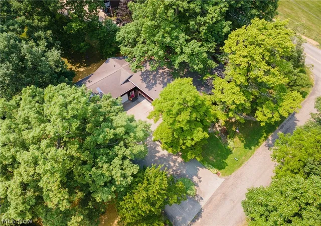 Photo 4 of Single family home for sale at 2912 Edelweiss Dr NW, Sugarcreek, OH 44681 | MLS# 5242181 | Listing updated on 2026-09-28