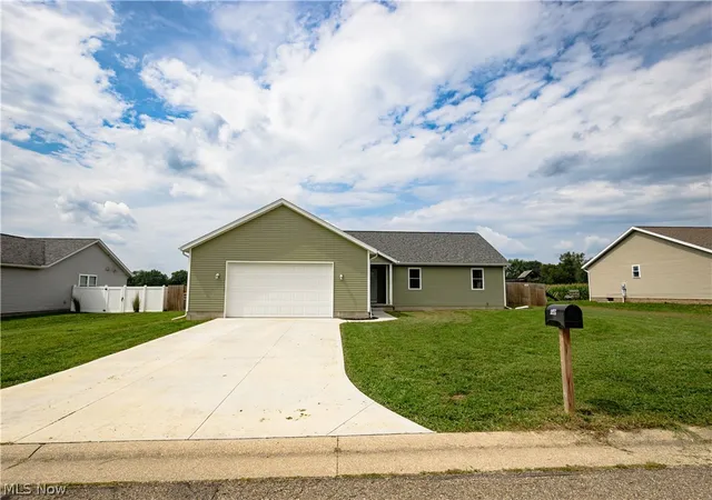 Photo 2 of Single family home for sale at 10916 Madlyn St Ne, Bolivar, OH 44612 | MLS# 5241812 | Listing updated on 2026-09-03