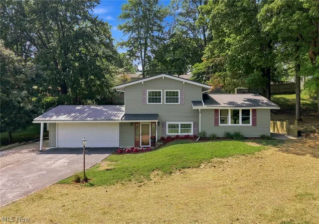 Photo 1 of Single family home for sale at 968 Mohican Dr, Ashland, OH 44805 | MLS# 5242235 | Listing updated on 2026-09-28