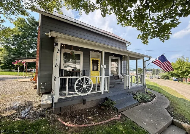 Photo 1 of Single family home for sale at 731 N Lisbon St, Carrollton, OH 44615 | MLS# 5241865 | Listing updated on 2026-09-03