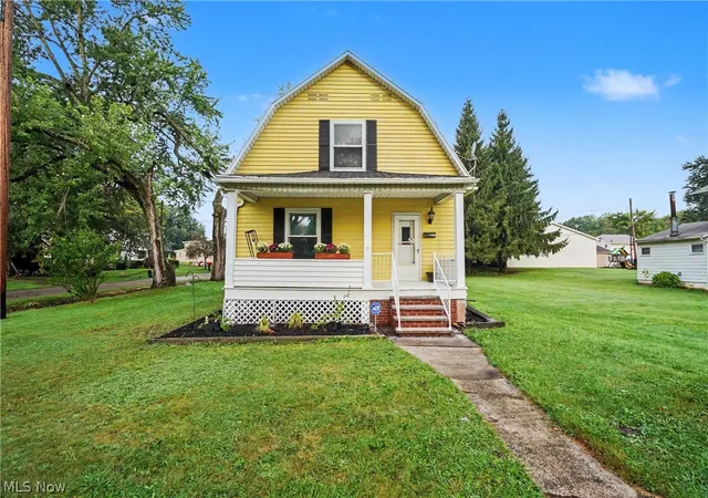 Single family home for sale at 176 S Johnson Rd, Sebring, OH 44672 | MLS# 5241823