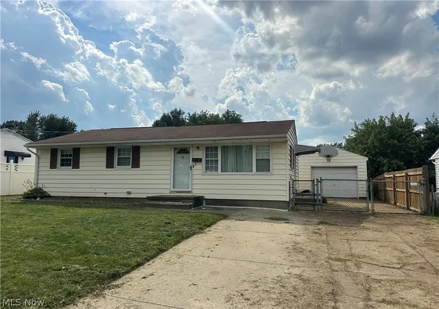 Photo 2 of Single family home for sale at 3125 Willowrow Ave Ne, Canton, OH 44705 | MLS# 5242064 | Listing updated on 2026-09-29
