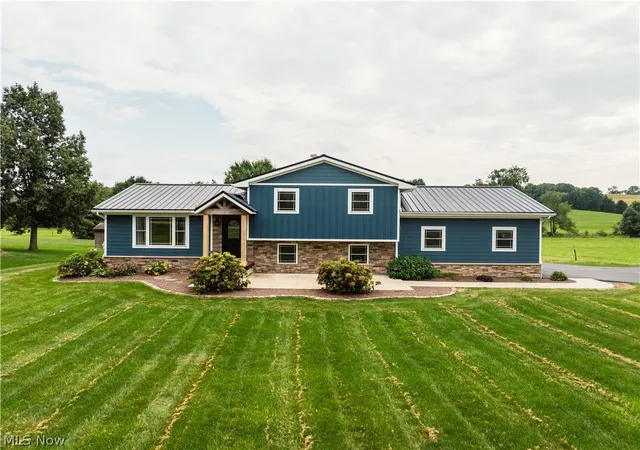 Photo 2 of Sale Pending at 1106 Shutt Valley Rd Nw, Sugarcreek, OH 44681 | MLS# 5241614 | Listing updated on 2026-09-05