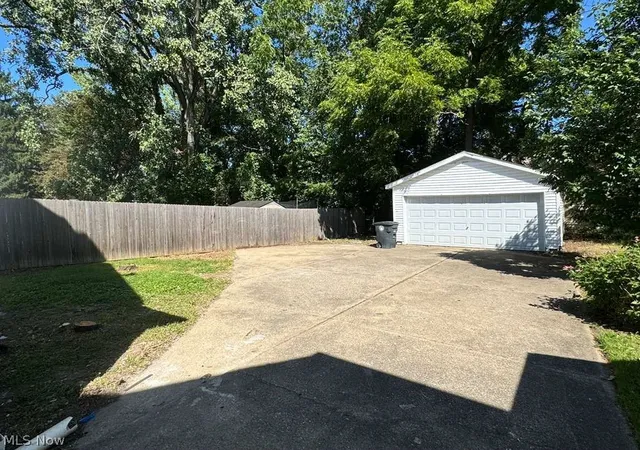 Photo 2 of Single family home for sale at 801 Storer Ave, Akron, OH 44320 | MLS# 5241941 | Listing updated on 2026-09-14