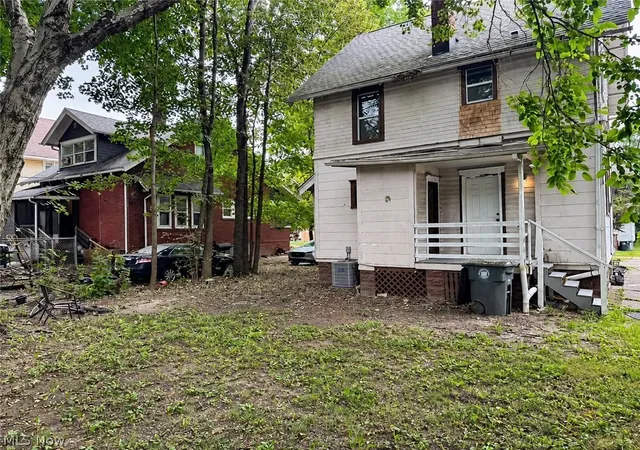 Photo 3 of Single family home for sale at 1007 Delia Ave, Akron, OH 44320 | MLS# 5242005 | Listing updated on 2026-09-03
