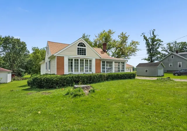 Photo 2 of Single family home for sale at 1025 S 12th Street, Sebring, OH 44672 | MLS# 5242260 | Listing updated on 2026-09-03