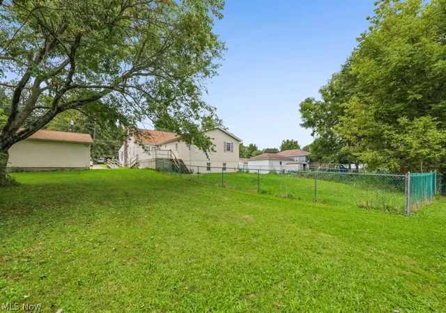 Photo 3 of Single family home for sale at 1025 S 12th Street, Sebring, OH 44672 | MLS# 5242260 | Listing updated on 2026-09-03