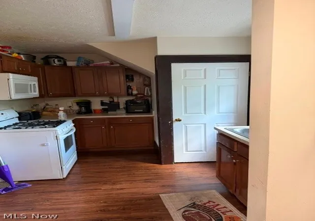 Photo 9 of Single family home for sale at 520 Parks Ave, Barberton, OH 44203 | MLS# 5242077 | Listing updated on 2026-09-13