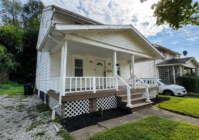 Photo 3 of Single family home for sale at 1318 Arnold Ave, Akron, OH 44305 | MLS# 5242023 | Listing updated on 2026-09-03