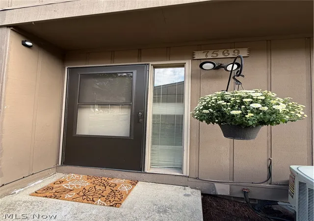 Photo 3 of Condo for sale at 7569 Creekwood Dr #21D, North Royalton, OH 44133 | MLS# 5237001 | Listing updated on 2026-09-21