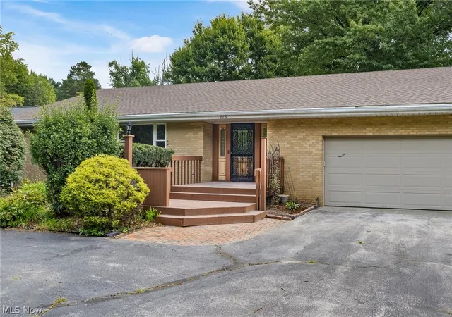 Photo 3 of Single family home for sale at 275 N Revere Rd, Fairlawn, OH 44333 | MLS# 5241433 | Listing updated on 2026-09-03