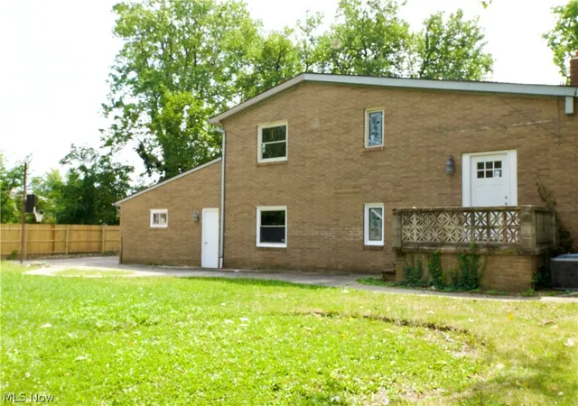 Photo 4 of Single family home for sale at 1426 W 39th Street, Lorain, OH 44053 | MLS# 5241631 | Listing updated on 2026-09-15