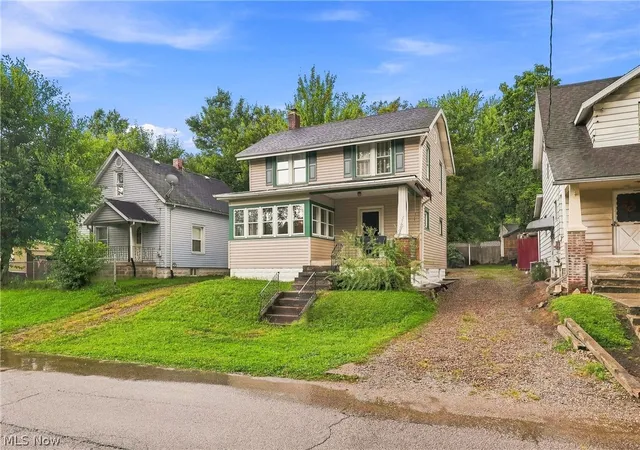 Photo 2 of Single family home for sale at 1270 Alberta St, Barberton, OH 44203 | MLS# 5242322 | Listing updated on 2026-09-13
