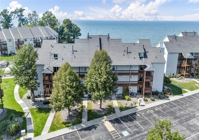 Listing Photo 2 - Condo for sale in building located at 6035 Lake Rd W, Ashtabula, OH 44004 - Unit #234