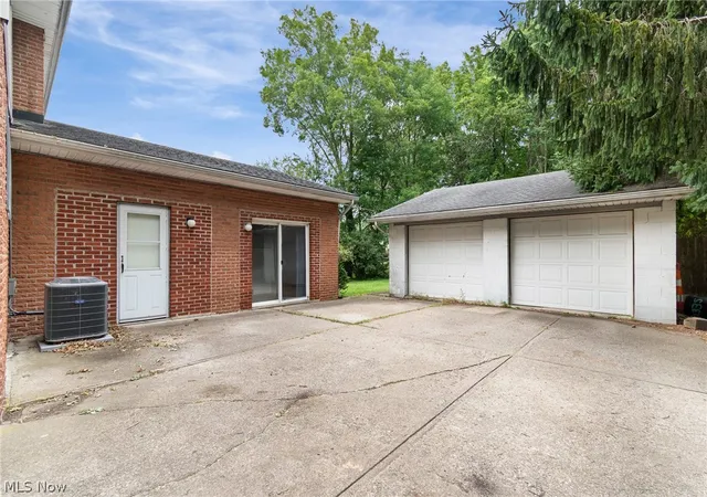 Photo 3 of House for sale at 2337 38th Street NW, Canton, OH 44709 | MLS# 5240578 | Listing updated on 2026-09-09