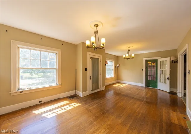Photo 3 of Sale Pending at 2955 Essex Rd, Cleveland Heights, OH 44118 | MLS# 5242036 | Listing updated on 2026-09-07