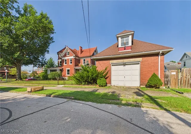 Photo 3 of Single family home for sale at 1315 Washington Ave, Parkersburg, WV 26101 | MLS# 5241929 | Listing updated on 2026-09-04