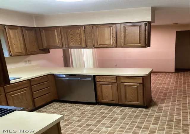 Photo 3 of Sale Pending at 9524 Lasalle Ln, Mentor, OH 44060 | MLS# 5242317 | Listing updated on 2026-09-26