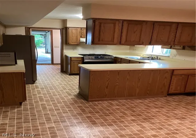Photo 4 of Sale Pending at 9524 Lasalle Ln, Mentor, OH 44060 | MLS# 5242317 | Listing updated on 2026-09-26