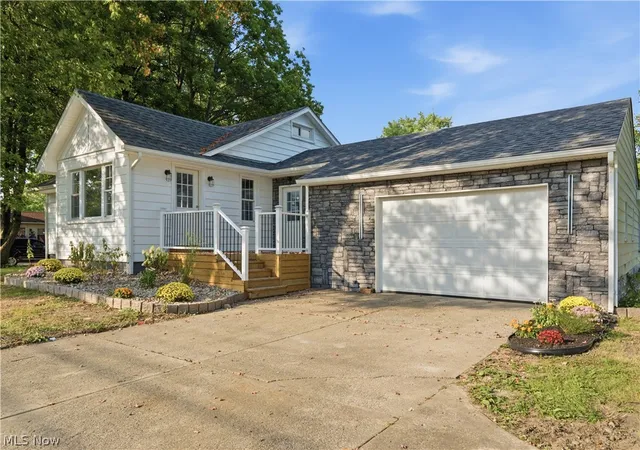 Photo 2 of Single family home for sale at 9247 Youngstown Pittsburgh Rd, Youngstown, OH 44514 | MLS# 5242242 | Listing updated on 2026-09-10