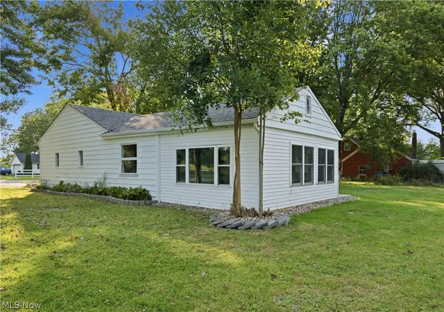 Photo 3 of Single family home for sale at 9247 Youngstown Pittsburgh Rd, Youngstown, OH 44514 | MLS# 5242242 | Listing updated on 2026-09-29