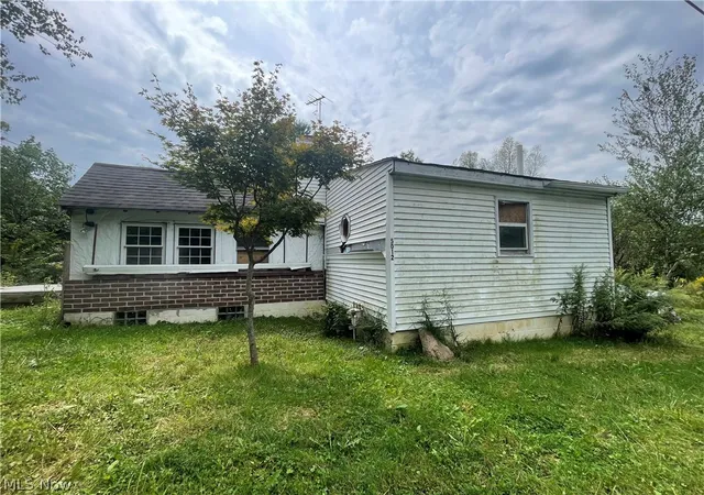 Photo 2 of Sale Pending at 5012 S Ridge Rd, Geneva, OH 44041 | MLS# 5242054 | Listing updated on 2026-09-16