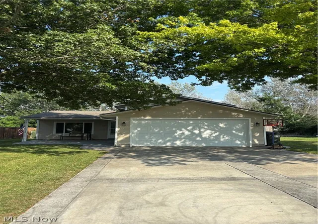 Photo 1 of Single family home for sale at 121 Bethesda Cir, Elyria, OH 44035 | MLS# 5242059 | Listing updated on 2026-09-09