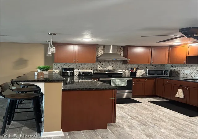 Photo 2 of Single family home for sale at 121 Bethesda Cir, Elyria, OH 44035 | MLS# 5242059 | Listing updated on 2026-09-09