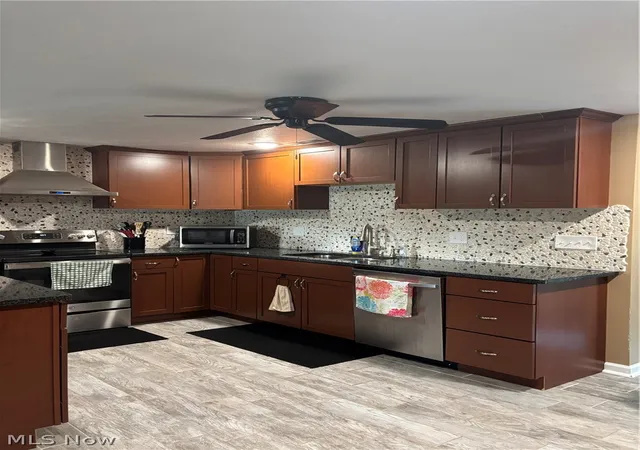 Photo 3 of Single family home for sale at 121 Bethesda Cir, Elyria, OH 44035 | MLS# 5242059 | Listing updated on 2026-09-18