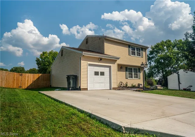 Photo 2 of Single family home for sale at 1714 Warrington Rd Nw, Massillon, OH 44646 | MLS# 5242305 | Listing updated on 2026-09-08