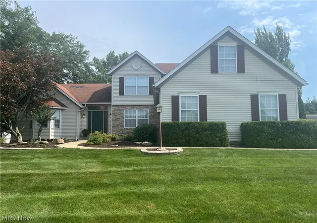 Single family home for sale at 805 Gallo Dr, Brunswick, OH 44212 | MLS# 5242116