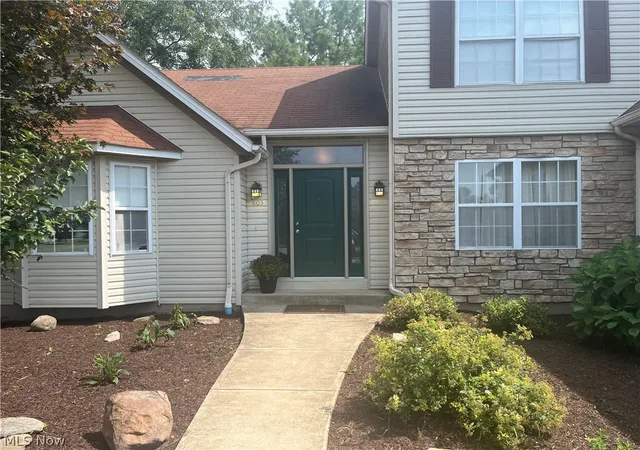 Photo 2 of Single family home for sale at 805 Gallo Dr, Brunswick, OH 44212 | MLS# 5242116 | Listing updated on 2026-09-09