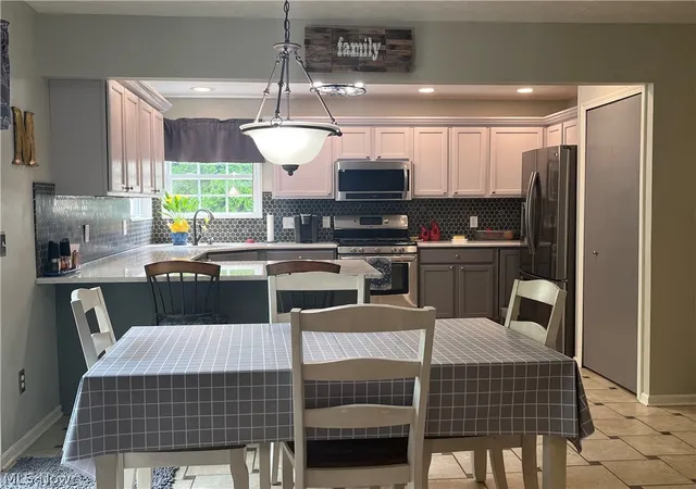 Photo 3 of Single family home for sale at 805 Gallo Dr, Brunswick, OH 44212 | MLS# 5242116 | Listing updated on 2026-09-09