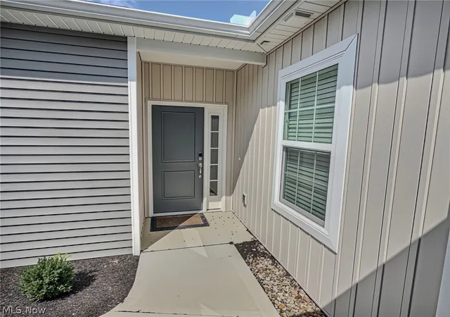 Photo 3 of Single family home for sale at 118 W Spring Dr, Elyria, OH 44035 | MLS# 5242319 | Listing updated on 2026-10-07
