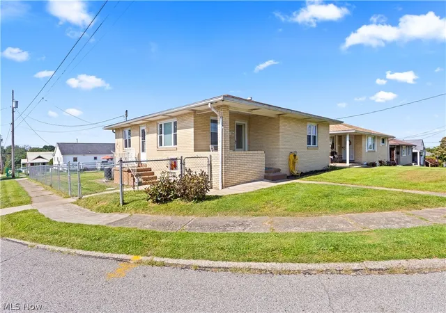 Photo 2 of Single family home for sale at 516 Mildred Ave, Weirton, WV 26062 | MLS# 5241459 | Listing updated on 2026-09-04