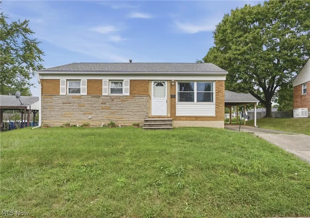 Photo 1 of Single family home for sale at 2425 Regentview St Ne, Canton, OH 44705 | MLS# 5240847 | Listing updated on 2026-09-04