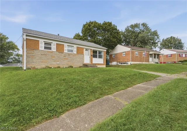Photo 2 of Single family home for sale at 2425 Regentview St Ne, Canton, OH 44705 | MLS# 5240847 | Listing updated on 2026-09-04